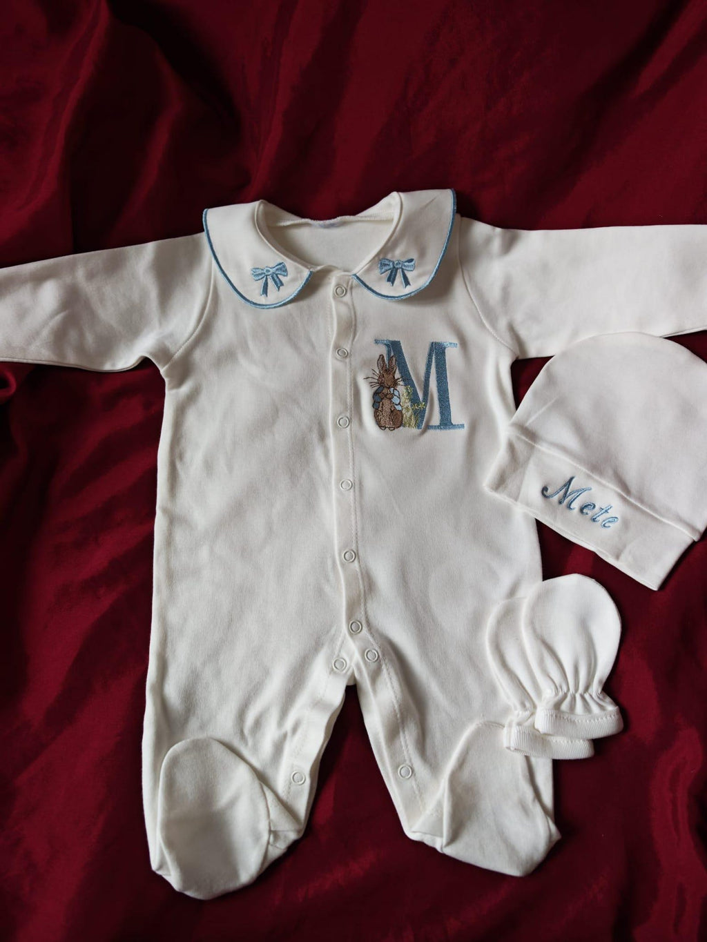 Minivello® Personalisiertes Baby-Set mit Blumeneinstickung aus 100 % Baumwolle (3-teilig)