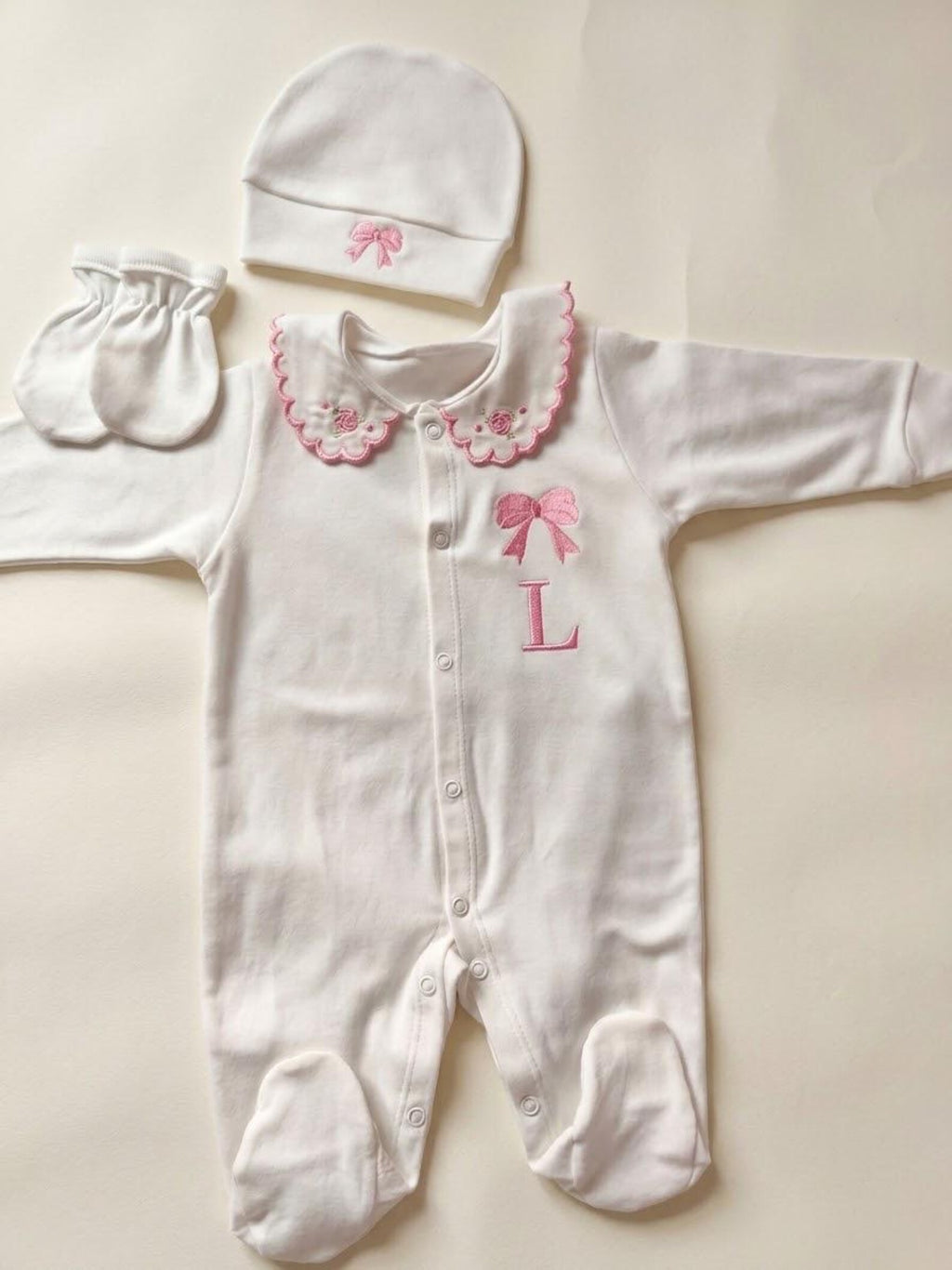 Minivello® Personalisiertes Baby-Set aus 100 % gekämmter Baumwolle mit Namensstickerei (3-teilig)