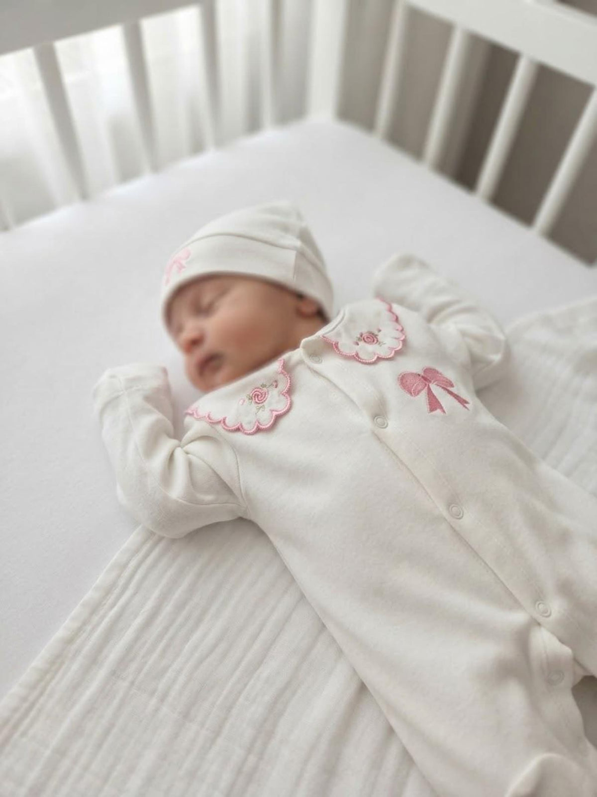 Minivello® Personalisiertes Baby-Set aus 100 % gekämmter Baumwolle mit Namensstickerei (3-teilig)