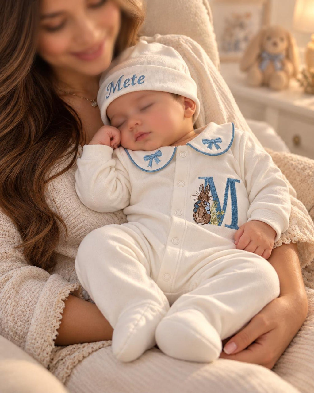 Minivello® Personalisiertes Baby-Set mit Blumeneinstickung aus 100 % Baumwolle (3-teilig)